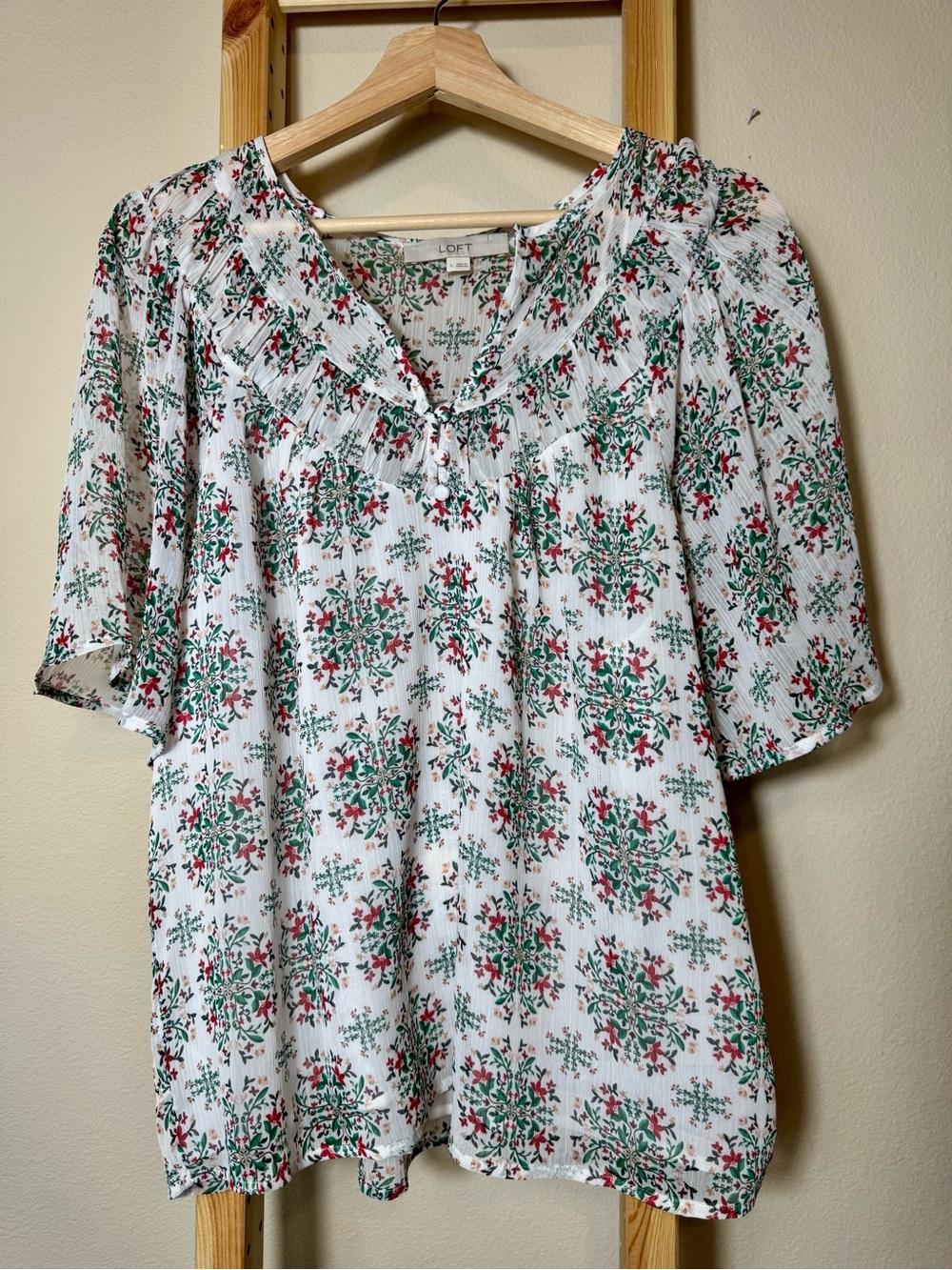 LOFT White Floral Peasant Blouse with Green & Red Print Size Large
